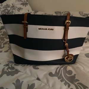 Small Michael Kors tote 🤗